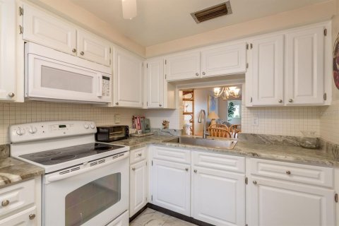 Condo in New Port Richey, Florida, 2 bedrooms  № 1894882 - photo 12