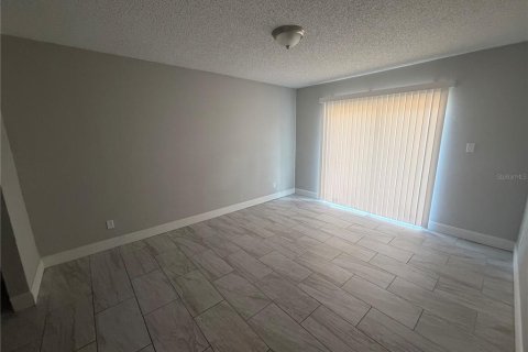Commercial property in Lakeland, Florida 4 bedrooms, 188.96 sq.m. № 2112838 - photo 13