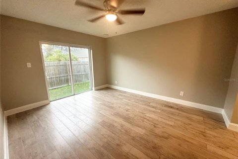 Commercial property in Lakeland, Florida 4 bedrooms, 188.96 sq.m. № 2112838 - photo 9