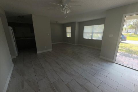 Commercial property in Lakeland, Florida 4 bedrooms, 188.96 sq.m. № 2112838 - photo 22