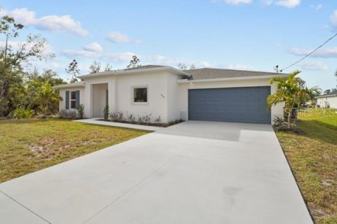 House in North Port, Florida 4 bedrooms, 173.08 sq.m. № 1767567 - photo 3