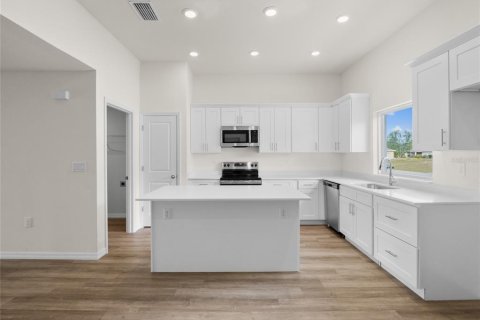 House in North Port, Florida 4 bedrooms, 173.08 sq.m. № 1767567 - photo 5