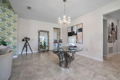 House in Davenport, Florida 4 bedrooms, 238.85 sq.m. № 1770179 - photo 11