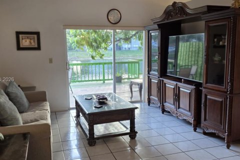 Casa en venta en Miami, Florida, 3 dormitorios, 130.25 m2 № 2067690 - foto 13