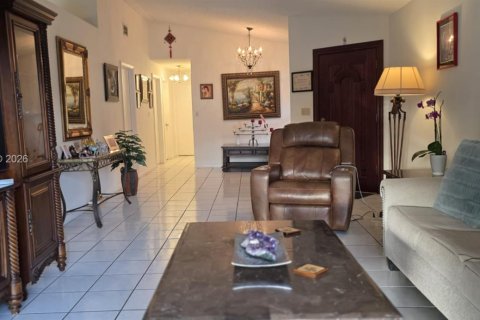 Casa en venta en Miami, Florida, 3 dormitorios, 130.25 m2 № 2067690 - foto 12