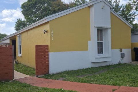 Casa en venta en Miami, Florida, 3 dormitorios, 130.25 m2 № 2067690 - foto 2