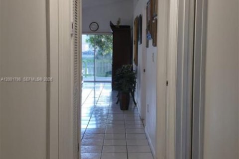 Casa en venta en Miami, Florida, 3 dormitorios, 130.25 m2 № 2067690 - foto 22