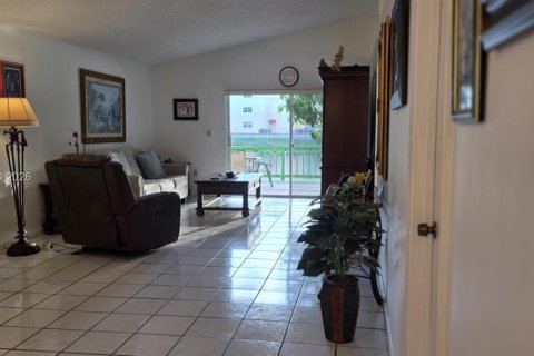 Casa en venta en Miami, Florida, 3 dormitorios, 130.25 m2 № 2067690 - foto 16