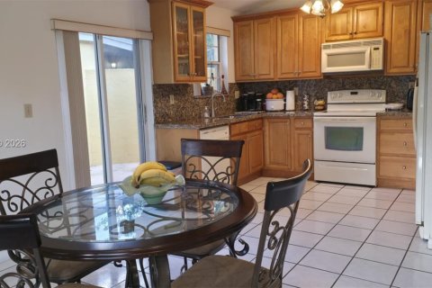 Casa en venta en Miami, Florida, 3 dormitorios, 130.25 m2 № 2067690 - foto 9