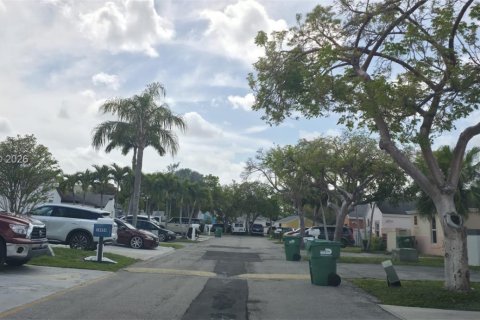 Casa en venta en Miami, Florida, 3 dormitorios, 130.25 m2 № 2067690 - foto 24