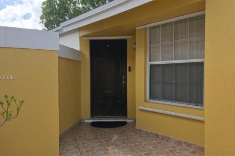 Casa en venta en Miami, Florida, 3 dormitorios, 130.25 m2 № 2067690 - foto 4