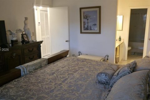 Casa en venta en Miami, Florida, 3 dormitorios, 130.25 m2 № 2067690 - foto 21