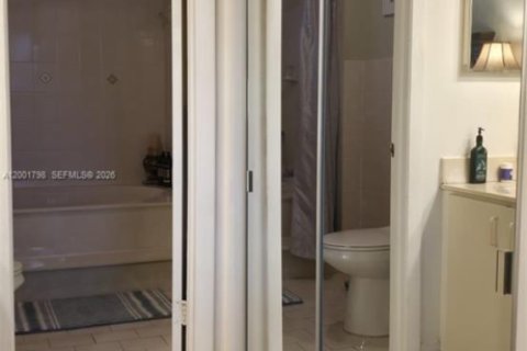 Casa en venta en Miami, Florida, 3 dormitorios, 130.25 m2 № 2067690 - foto 19