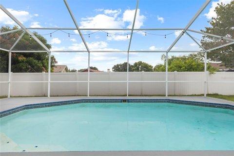 Casa en venta en Brandon, Florida, 6 dormitorios, 294.87 m2 № 1903705 - foto 8