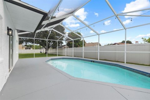 Casa en venta en Brandon, Florida, 6 dormitorios, 294.87 m2 № 1903705 - foto 9