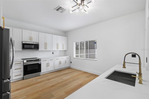 Casa en venta en Brandon, Florida, 6 dormitorios, 294.87 m2 № 1903705 - foto 25