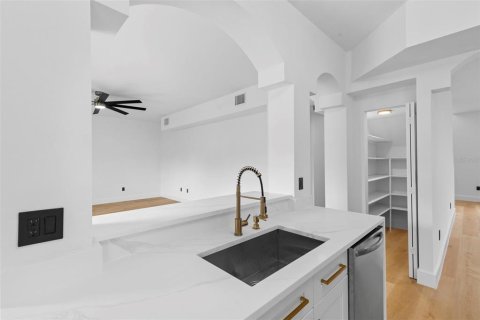 Casa en venta en Brandon, Florida, 6 dormitorios, 294.87 m2 № 1903705 - foto 28