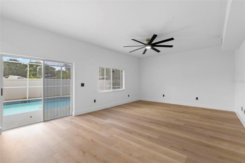 Casa en venta en Brandon, Florida, 6 dormitorios, 294.87 m2 № 1903705 - foto 19