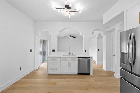 Casa en venta en Brandon, Florida, 6 dormitorios, 294.87 m2 № 1903705 - foto 27