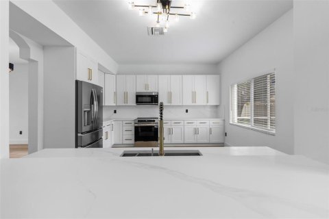 Casa en venta en Brandon, Florida, 6 dormitorios, 294.87 m2 № 1903705 - foto 23