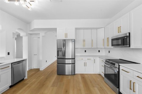 Casa en venta en Brandon, Florida, 6 dormitorios, 294.87 m2 № 1903705 - foto 26