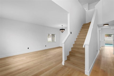 Casa en venta en Brandon, Florida, 6 dormitorios, 294.87 m2 № 1903705 - foto 10