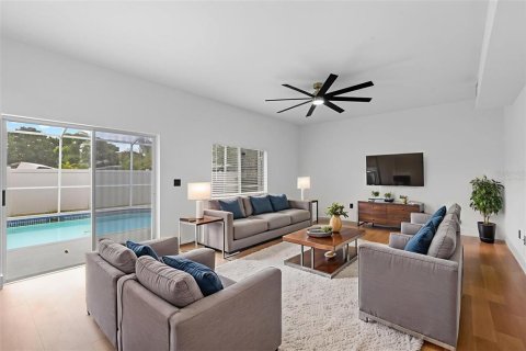 Casa en venta en Brandon, Florida, 6 dormitorios, 294.87 m2 № 1903705 - foto 18