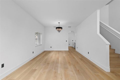 Casa en venta en Brandon, Florida, 6 dormitorios, 294.87 m2 № 1903705 - foto 14