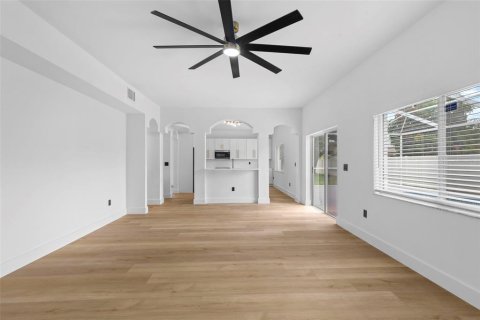 Casa en venta en Brandon, Florida, 6 dormitorios, 294.87 m2 № 1903705 - foto 20