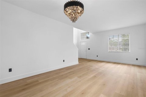 Casa en venta en Brandon, Florida, 6 dormitorios, 294.87 m2 № 1903705 - foto 17