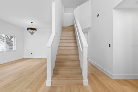 Casa en venta en Brandon, Florida, 6 dormitorios, 294.87 m2 № 1903705 - foto 11