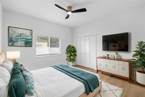 Casa en venta en Brandon, Florida, 6 dormitorios, 294.87 m2 № 1903705 - foto 30