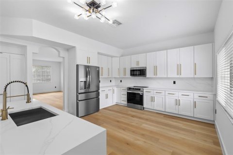 Casa en venta en Brandon, Florida, 6 dormitorios, 294.87 m2 № 1903705 - foto 24
