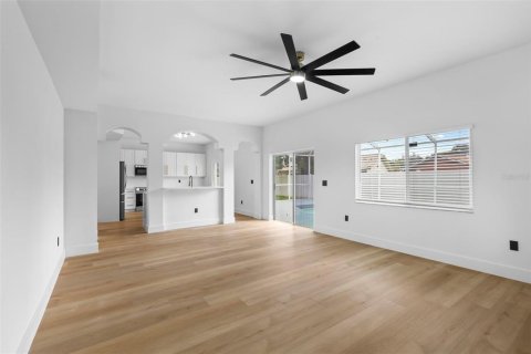 Casa en venta en Brandon, Florida, 6 dormitorios, 294.87 m2 № 1903705 - foto 21