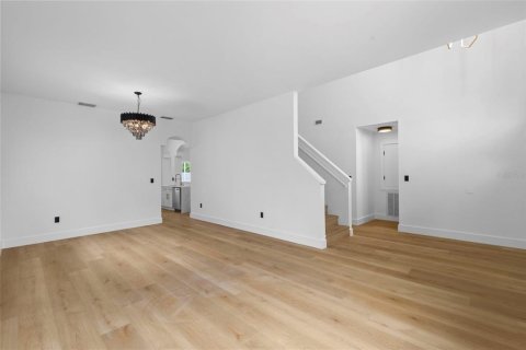 Casa en venta en Brandon, Florida, 6 dormitorios, 294.87 m2 № 1903705 - foto 15