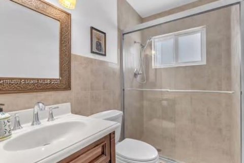 House in Coral Gables, Florida 5 bedrooms, 251.58 sq.m. № 1763085 - photo 27