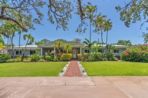 House in Coral Gables, Florida 5 bedrooms, 251.58 sq.m. № 1763085 - photo 1