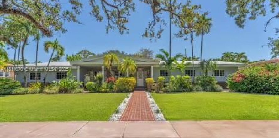 House in Coral Gables, Florida 5 bedrooms, 251.58 sq.m. № 1763085