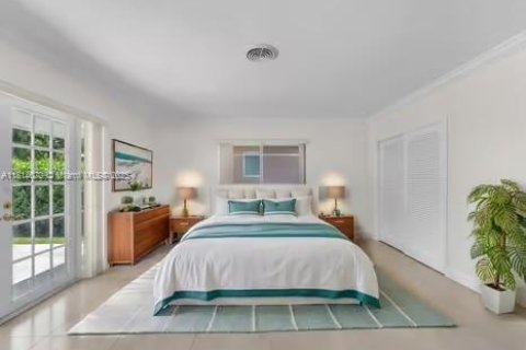 House in Coral Gables, Florida 5 bedrooms, 251.58 sq.m. № 1763085 - photo 28