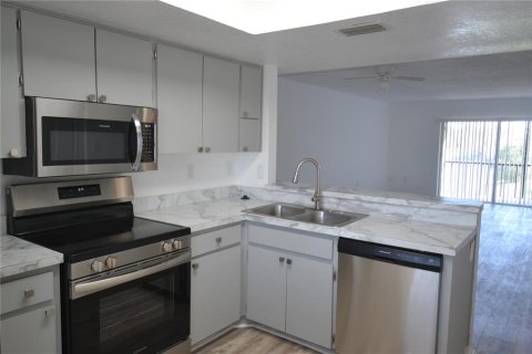 Condo in Oldsmar, Florida, 2 bedrooms  № 1883108 - photo 9