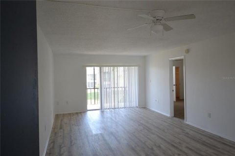 Condo in Oldsmar, Florida, 2 bedrooms  № 1883108 - photo 3