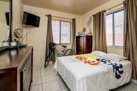 Casa en alquiler en Miami, Florida, 2 dormitorios, 88.26 m2 № 2026341 - foto 8