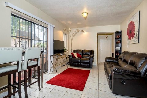 Casa en alquiler en Miami, Florida, 2 dormitorios, 88.26 m2 № 2026341 - foto 7