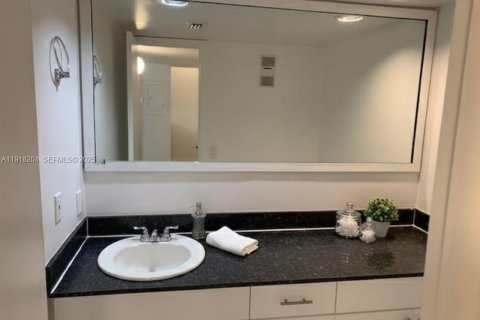 Condominio en venta en Miami, Florida, 2 dormitorios, 86.4 m2 № 1972068 - foto 23
