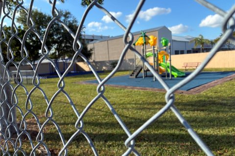 Купить кондоминиум в Майами, Флорида 2 спальни, 86.4м2, № 1972068 - фото 19