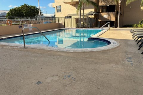 Купить кондоминиум в Майами, Флорида 2 спальни, 86.4м2, № 1972068 - фото 21