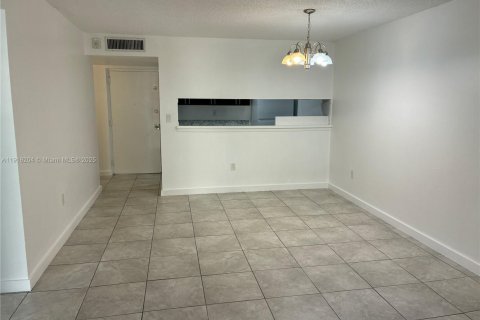 Купить кондоминиум в Майами, Флорида 2 спальни, 86.4м2, № 1972068 - фото 10