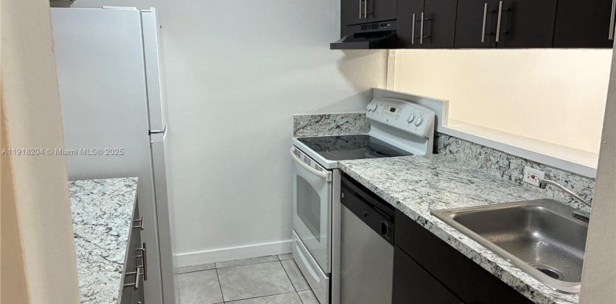 Кондоминиум с 2 спальнями в Майами, Флорида № 1972068