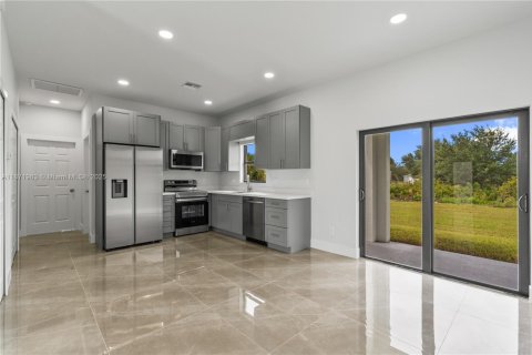 Casa en venta en Lehigh Acres, Florida, 3 dormitorios, 106.28 m2 № 2018553 - foto 19