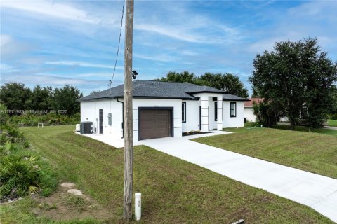Casa en venta en Lehigh Acres, Florida, 3 dormitorios, 106.28 m2 № 2018553 - foto 4